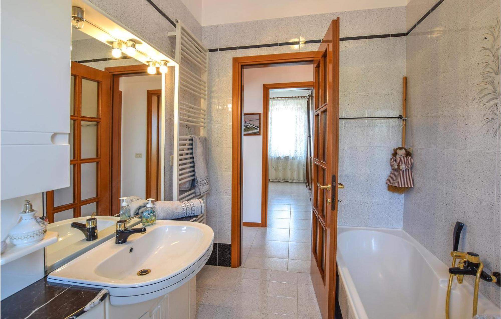 2 Bedroom Cozy Apartment In Grado Esterno foto