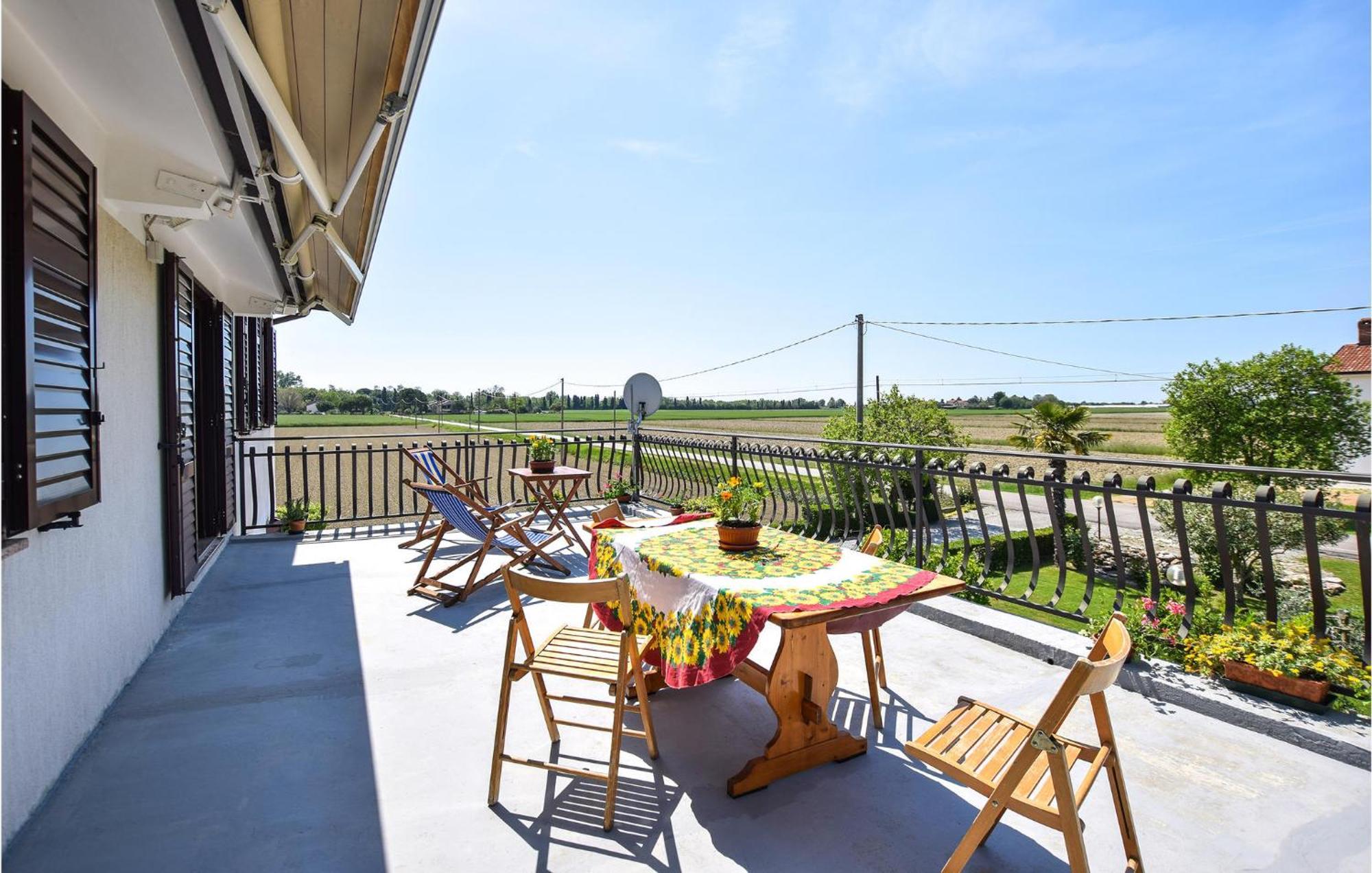 2 Bedroom Cozy Apartment In Grado Esterno foto